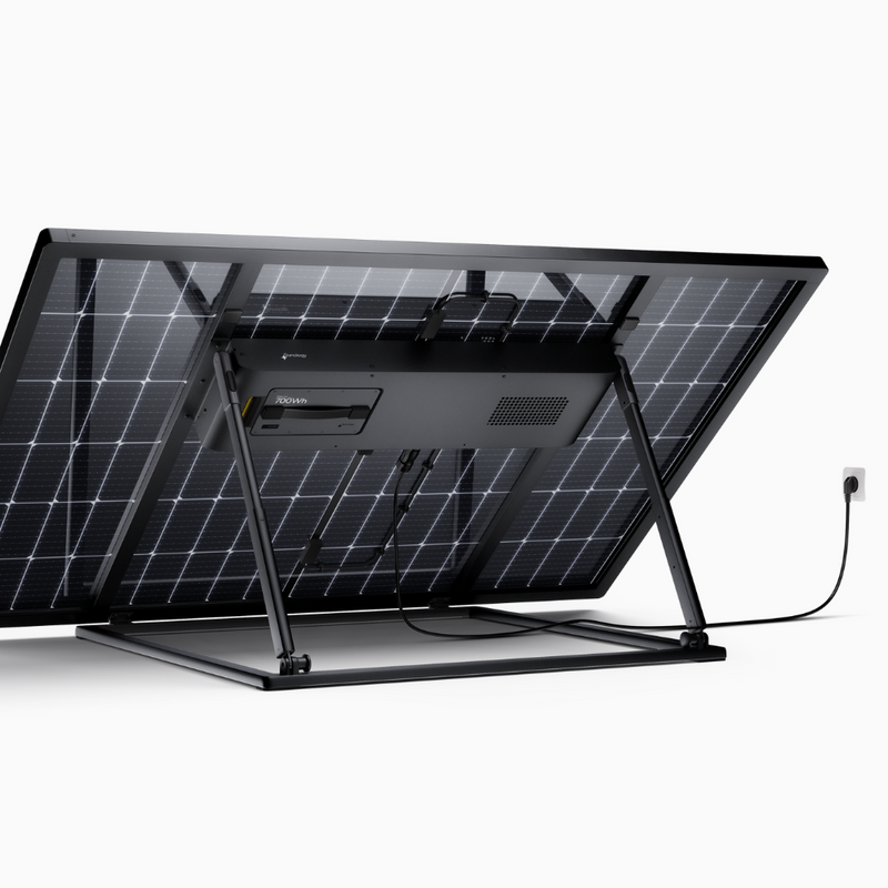 Panneau Solaire photovoltaïque avec batterie plug and play vue de dos installé au sol sur une simple prise de la marque Sunology PLAYMax
