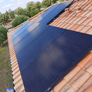 Panneaux Solaires photovoltaïques installés sur toiture en tuile de la marque Sunology HOME
